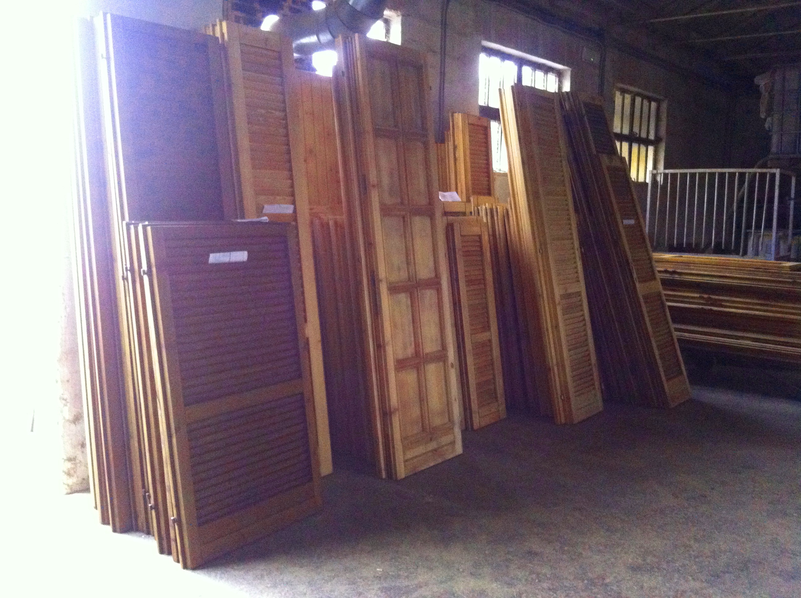 Magazzino ante Sverniciate e Carteggiate 