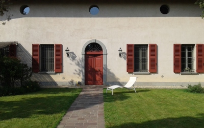 Rinnovo griglie e portoncino d'ingresso, rilaccate RAL scelto dal cliente.